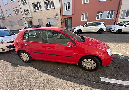 VW Golf Volkswagen 5 - alt aber oho