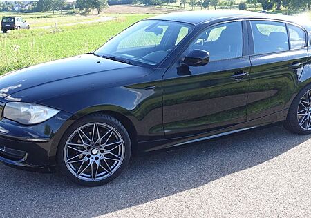 BMW 116d mit Car Play Android Autoradio Touchscreen