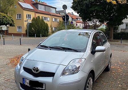 Toyota Yaris 1,0*Unfallfrei*TÜV neu*66.450 km*5 Türer