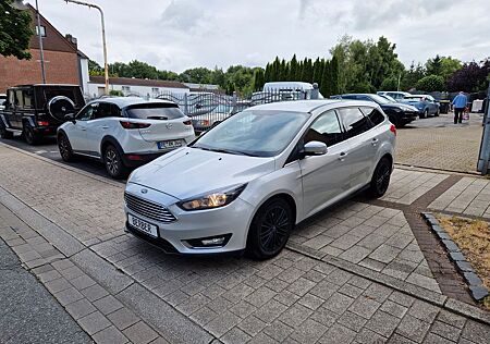 Ford Focus Turnier Titanium Automatik*NAVI*AHK*SHZ*