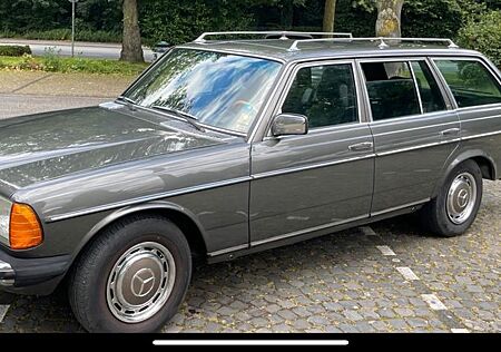 Mercedes-Benz 280 280TE 6-Zylinder Anthrazit