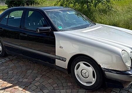 Mercedes-Benz E 200 CLASSIC Classic