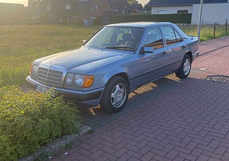 Mercedes-Benz E 230