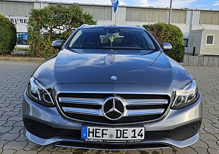 Mercedes-Benz E 220 d T Autom. -