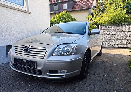 Toyota Avensis 1.8 Rentnerfahrzeug