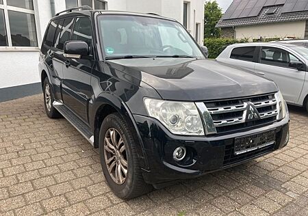 Mitsubishi Pajero 3.2 DI-D Instyle