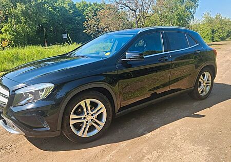 Mercedes-Benz GLA 220 d 4MATIC DCT -