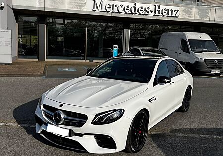 Mercedes-Benz E 63 AMG E 63s AMG Mercedes-AMG E 63 S 4MATIC+ Autom. ...