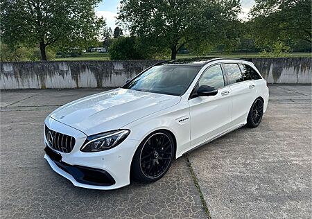 Mercedes-Benz C 63 AMG *Designo*628 PS*Vollausstattung*8-Fach*