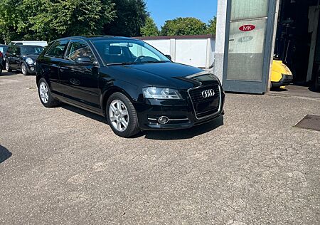 Audi A3 1.6 Attraction Climatronic-E Fenster-ABS-ASR