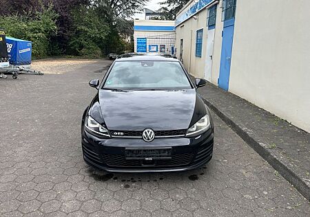 VW Golf Volkswagen 2.0 TDI BMT GTD Kamara Standheizung Pano