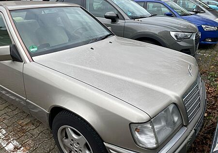 Mercedes-Benz E 200 Limousine (W124) Oldtimer