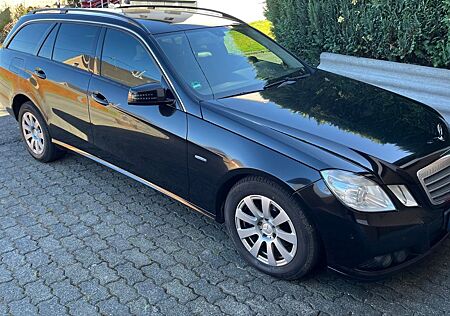 Mercedes-Benz E 220 CDI T BlueEFFICIENCY -