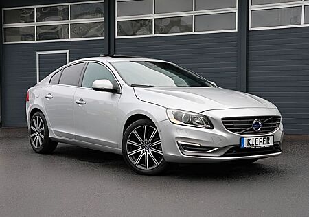 Volvo S60 T5/R-Design/ACC+SPUR/4xSHZ/LHZ/KAMERA/TTW/18