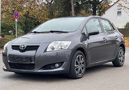 Toyota Auris 1.4 -