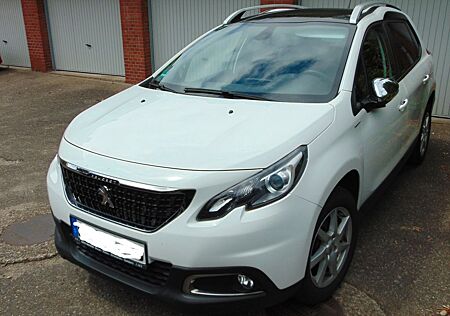 Peugeot 2008 Style PureTech Scheckheft gepflegt