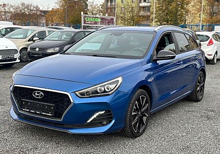 Hyundai i30 gebraucht kaufen Hyundai i30 CW PASSION LED NAVI SITZHEIZUNG KAMERA