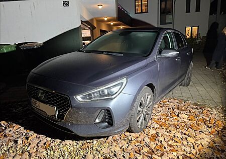 Hyundai i30 1.6 CRDi 81kW Intro Plus + LM-Winterräder