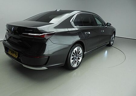 BMW i7 xDrive60 | LED | HUD | Active cruise | Active