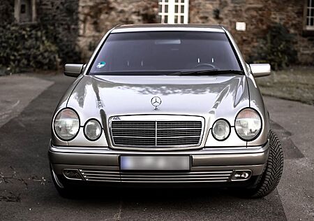 Mercedes-Benz 240 W210 Youngtimer Elegance