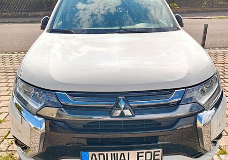 Mitsubishi Plug in Hybrid Outlander Plug-in Hybrid Outlander 2.0 MIVEC PLUG-IN H...