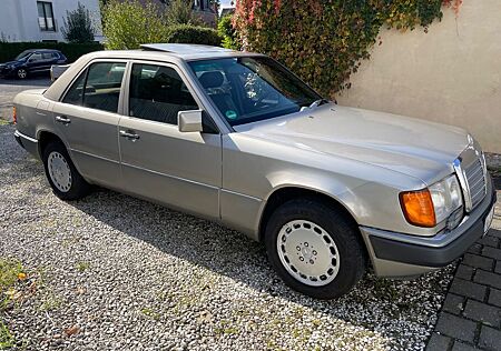 Mercedes-Benz 260E W124, Klima, Schiebedach, ASR