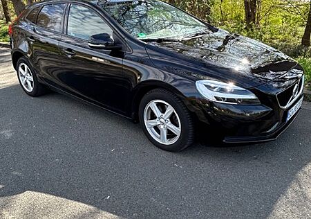 Volvo V40 T2 Momentum *KAMERA*SHZ*NAVI*TEMPOMAT*
