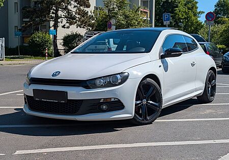 VW Scirocco Volkswagen 2.0 TSI DSG - R-Line, PANO, Xenon, Dyn