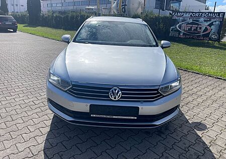 VW Passat Volkswagen *1.Hand*Automatik*Navi*AHK*LED*ACC!