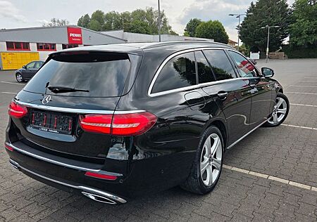 Mercedes-Benz E 220 E 220d-AVNTG+AHK+PANORAM+LEDER+LED+KAM+NAV