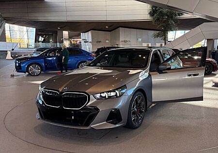 BMW 540 d M Sport xDrive Pano Autonom Allrad Jahreswagen
