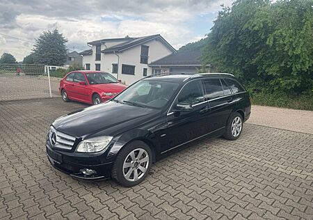 Mercedes-Benz C 220 C-T-Modell Blueefficiency LEDER NAVI XENO