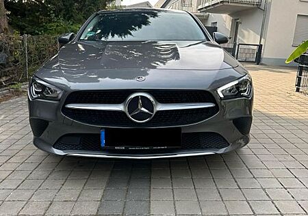 Mercedes-Benz CLA 220 DCT -