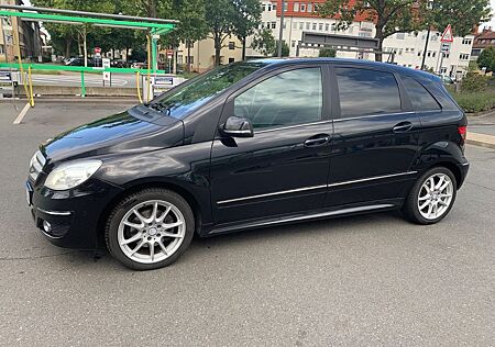 Mercedes-Benz B 200 -