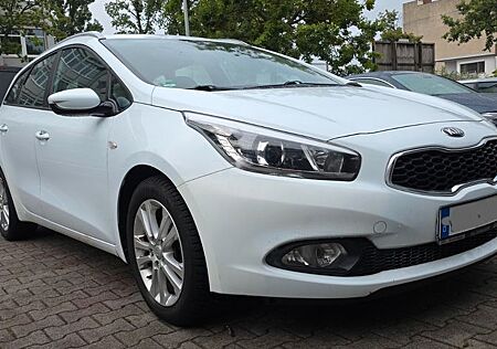Kia Ceed Edition 7" scheckheft-TÜV&INSPEKTION NEU