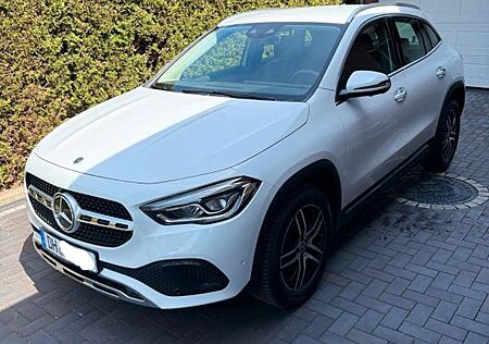 Mercedes-Benz GLA 200 Progressive STHZ | 360° | KEYLESS GO
