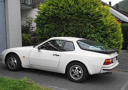 Porsche 944