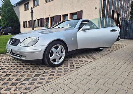 Mercedes-Benz SLK 200 - rot schwarze Lederausstattung