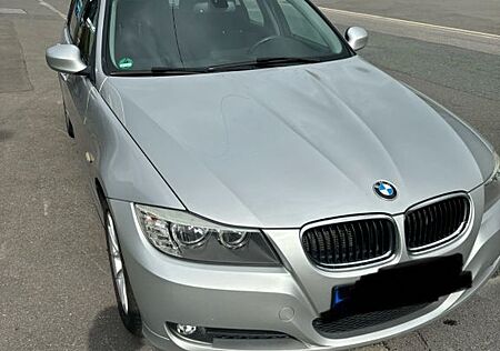 BMW 318i Touring -