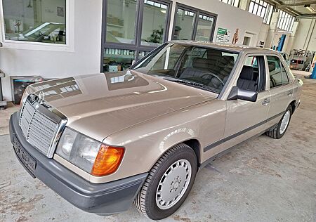 Mercedes-Benz E 230 Oltimer
