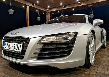 Audi R8 Coupe 4.2 FSI quattro