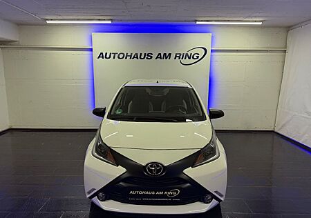 Toyota Aygo (X) Aygo -play Team 44TKM 5TÜRER CAM ALU TEMPO