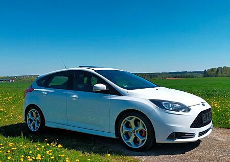 Ford Focus 2,0 EcoBoost ST Leder-Sport-Paket ST