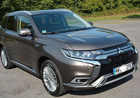 Mitsubishi Outlander 2.4 MIVEC PLUG-IN HYBRID 4WD Plus Plus