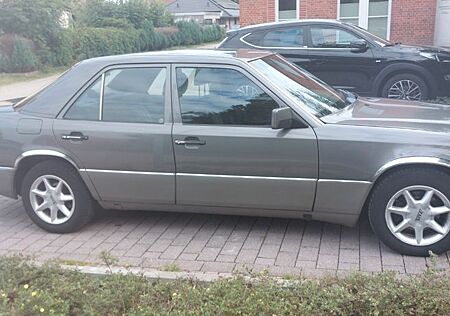 Mercedes-Benz 300 e W124