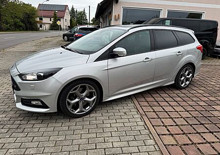 Ford Focus Turnier ST im Top Zustand