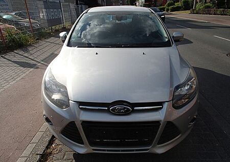 Ford Focus Lim. Titanium/NAVI/PDC/SHZ/G.ZUSTAND