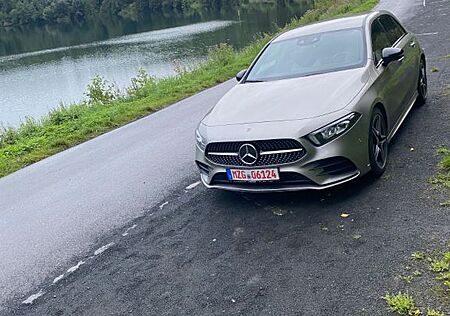 Mercedes-Benz A 220 d AMG Line