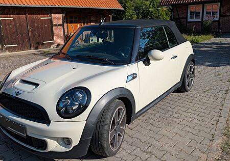 Mini Cooper S Cabrio weiß