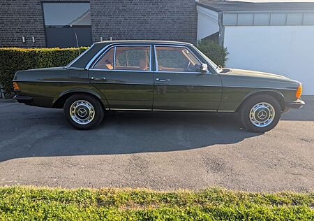 Mercedes-Benz 200 W123 Automatik 88150 KM 1. Hand